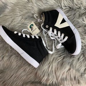 Cat & Jack sneakers size 2 big boys